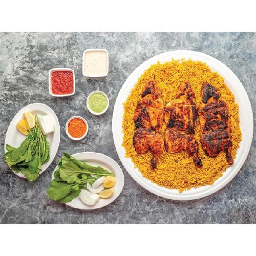 صحن دجاج عالفحم مع عيش بخاري