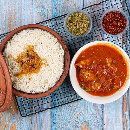 Maraq Chicken with Rice
