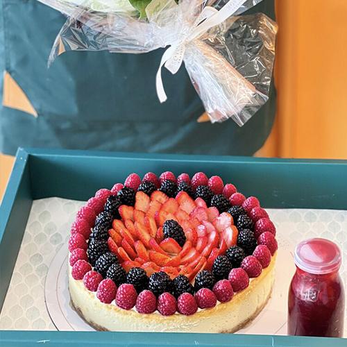 Cheese Cake with Bouquet