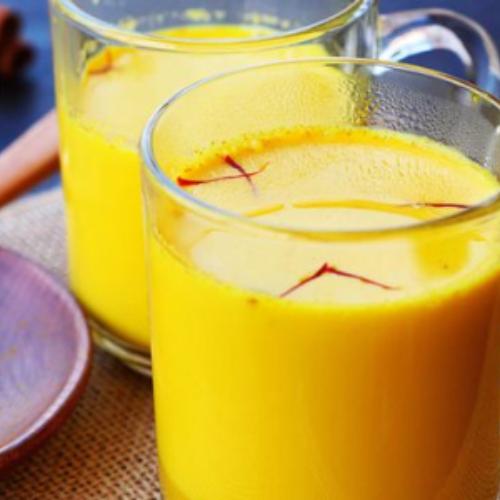 Milk with Cardamom and Saffron Dallah