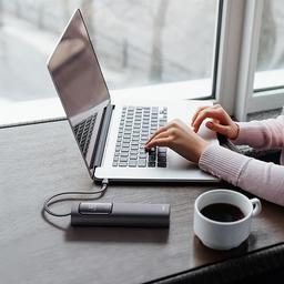 اي ووك باور بنك للكمبيوتر المحمول 20000مللي امبير 65واط مع كابل Type C اسود